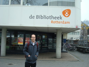 Me in front of the Rotterdam library